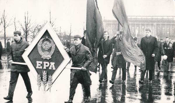 1. mai demonstratsioon Tartus 1968a. EPA kolonn.