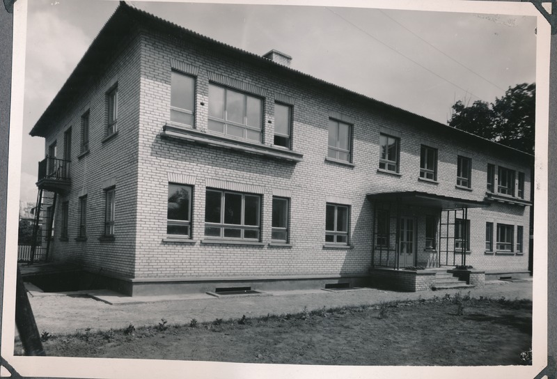 Uus lastesõim Mäe tänaval. Tartu, 1960.