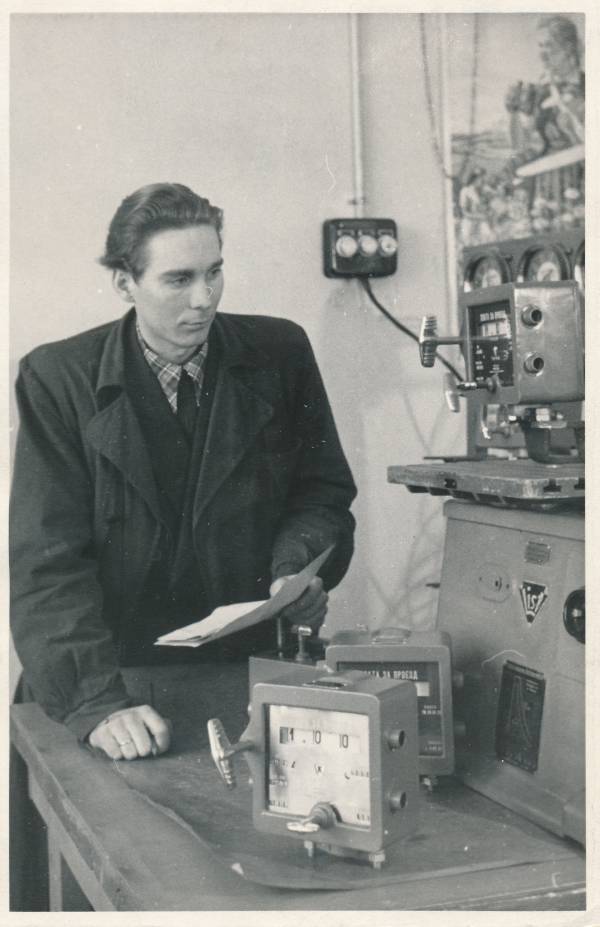 Tehas "Taksomeeter", tehnikaosakonna meister E. Ojaste. Tartu, 1953.