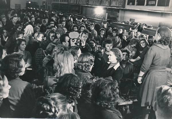 Tartu Naha- ja jalatsikombinaat, USA-vastane miiting tsehhis. 1962