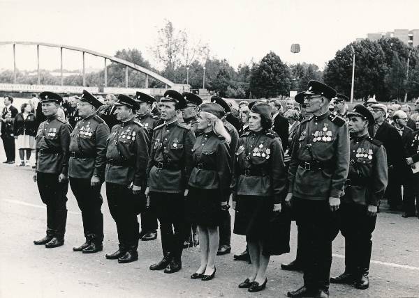 Tartu linnavaade. II Rindesõprade päev Oktoobri (Vabaduse) puiesteel. 1970ndatel.