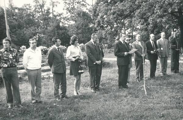 Grupifoto. Nõukogude-Ungari sõprusühing EKP Tartu linnakomitee esimese sekretäri Johannes Loti vastuvõtul. 1974.a.