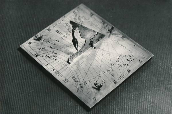 Tartu Linnamuuseumi ekspositsioon. Päikesekell. 1975.a.