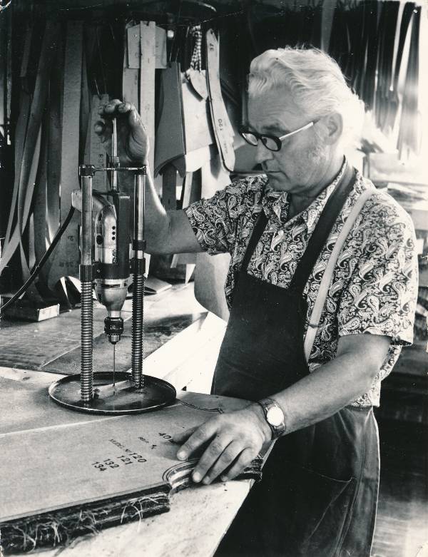 Portreefoto. Tartu Õmblusvabriku Sangar juurdelõikaja Nikolai Piirimägi. 1970ndatel.