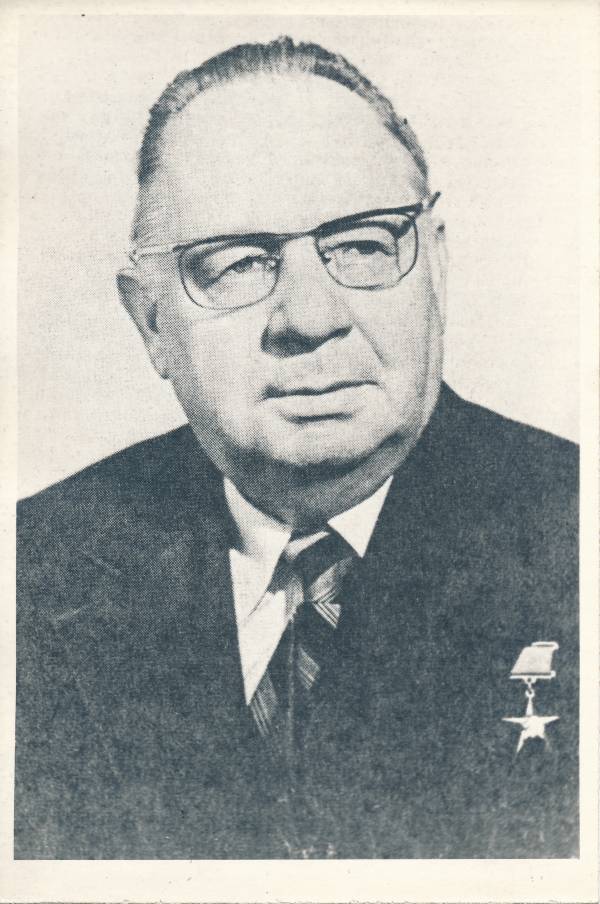 Portreefoto. EKP Keskkomitee esimene sekretär Johannes Käbin. 1970ndatel.