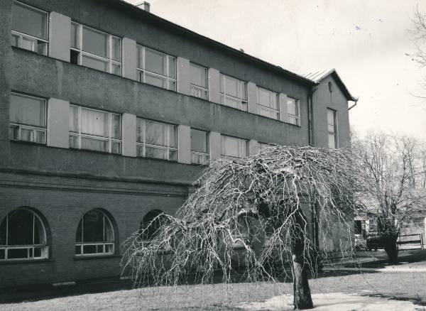 EPA. Veterinaaria ja loomakasvatuse instituudi uus hoone. 1976.a.