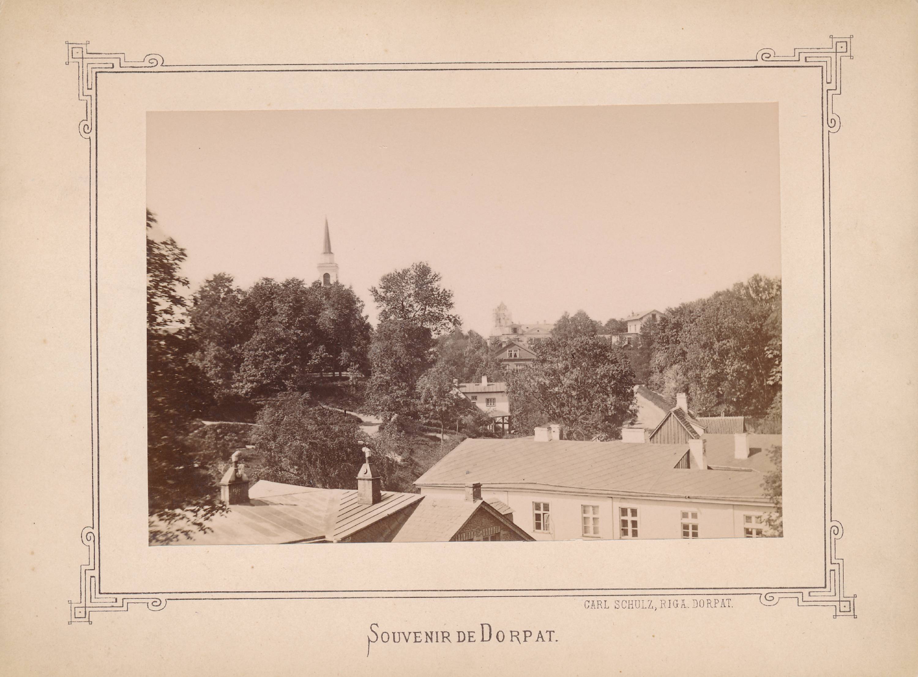 Tartu linnavaade. Tagaplaanil Maarja kiriku torn. 20.sajandi algus.