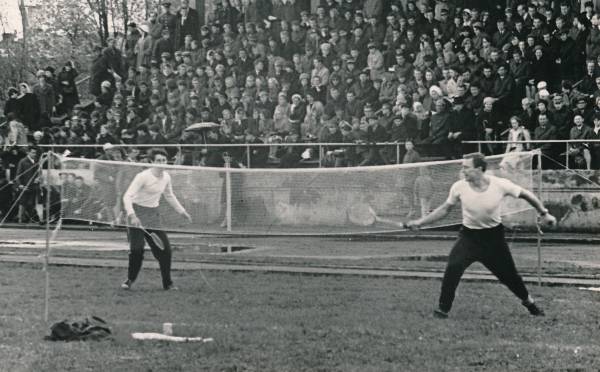 TÜ spordipäev 1968a. Sulgpallimängijad.
