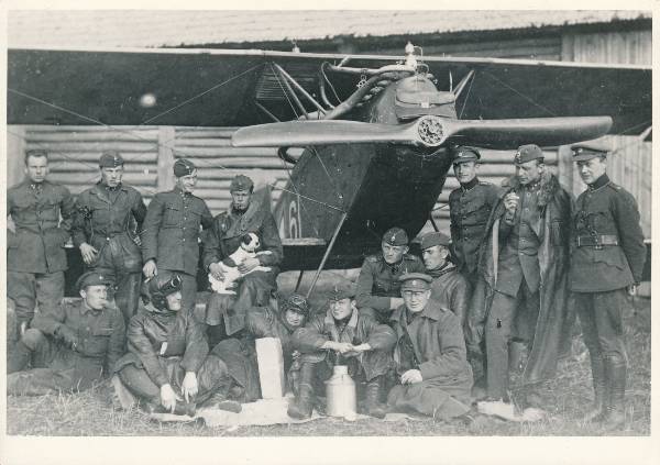 Grupifoto. Lennumanöövrid Otepää lähedal 1925a. Tartu eskadrilli nr 1 kolm meeskond.