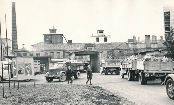 Tartu lihakombinaat. Kaalukoda-väravahoone. 1970ndatel.
