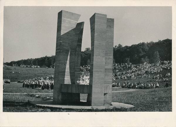 Tööstusveteranide II vabariiklik kokkutulek. Tartu lauluväljak, 07.06.1970.a.