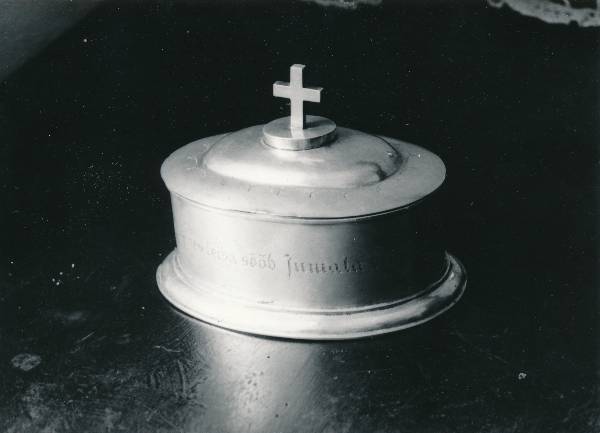 Tartu kirikutes leiduvad kultusesemed. Oblaadi karp Peetri kirikus, Narva mnt 104. 1976.a.