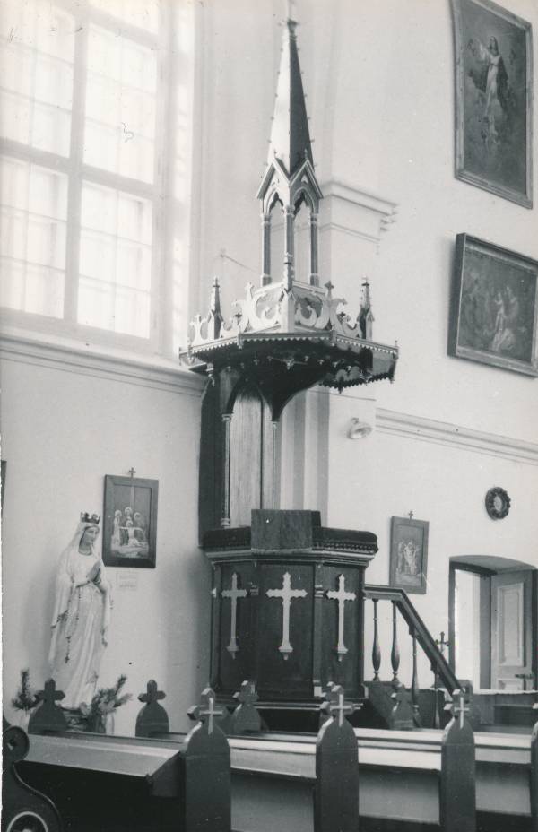 Tartu kirikutes leiduvad kultusesemed. Kantsel Katoliku kirikus, Veski (Burdenko) tn 1. 1976.a.