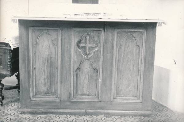 Tartu kirikutes leiduvad kultusesemed. Postament Katoliku kirikus, Veski (Burdenko) tn 1. 1976.a.