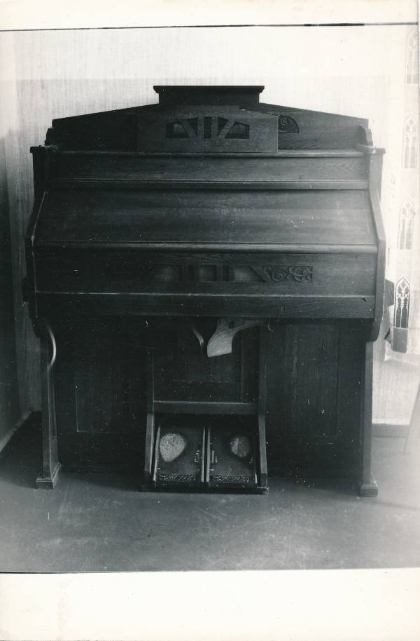 Tartu kirikutes leiduvad kultusesemed. Harmoonium baptistikoguduse palvemajas, Tähe tn 66. 1976.a.