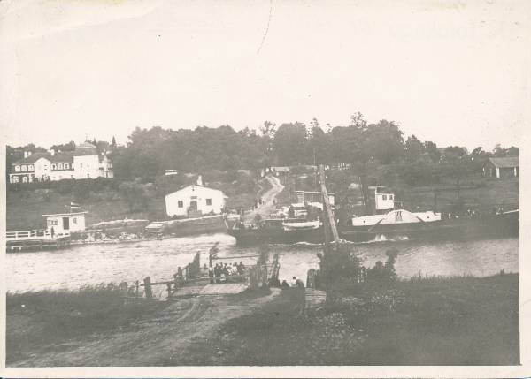 Emajõe ületuskoht - Kavastu parv,  taga Kavastu mõis. Aurulaev Emajõel. 1920-1925