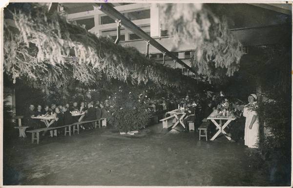 Tartu Lihakombinaat. Lihaekspordi tapatsehhi töötajate koosviibimine. 1940ndatel.
