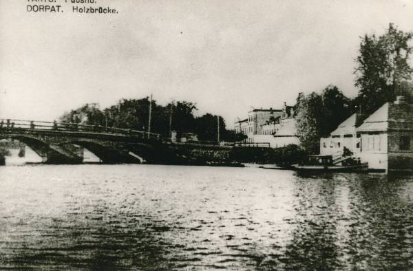 Tartu linnavaade. Puusild Emajõel. 20. sajandi algus.