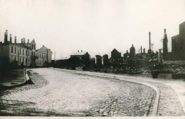 Tartu linnavaade. Varemetes kesklinn, Pargi tn. 1941.a.