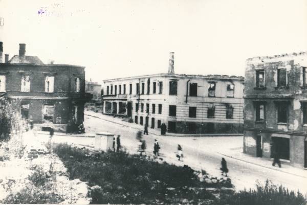 Tartu linnavaade. Varemetes kesklinn, Riia tn. 1941.a.