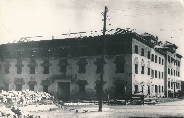 Tartu linnavaade. Varemetes kesklinn, Struve ja Vanemuise tn nurgal. 1944.a.