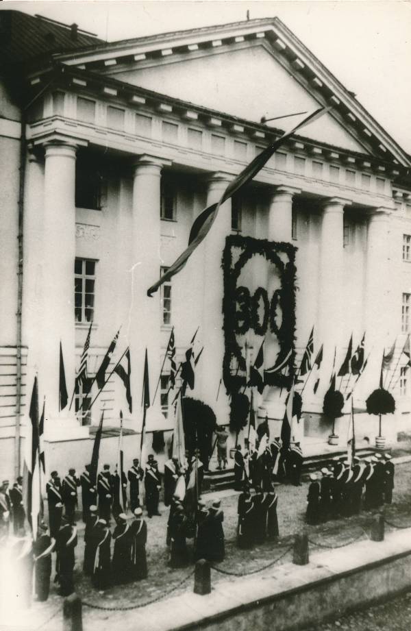 Tartu Ülikool. Peahoone 300. aasta juubelipidustuste ajal. 30.06.1932.a.