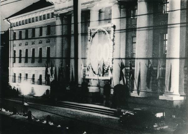 Tartu Ülikool. Peahoone 300. aasta juubelipidustuste ajal. 30.06.1932.a.