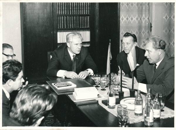 ÜLKNÜ KK I sekretär TÜs vastuvõtul A. Koobi juures 1971a.
