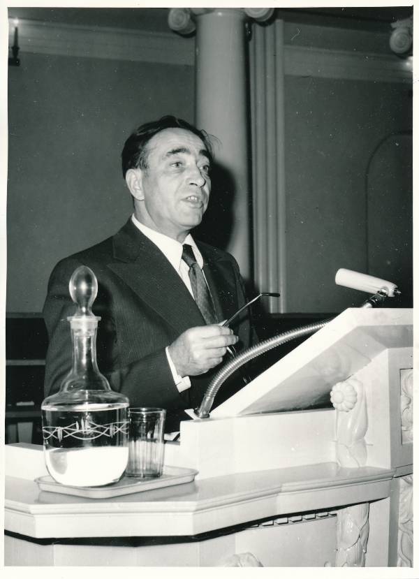 Uue konstitutsooni vastuvõtmisele pühendatud miiting TÜ aulas 1978a.