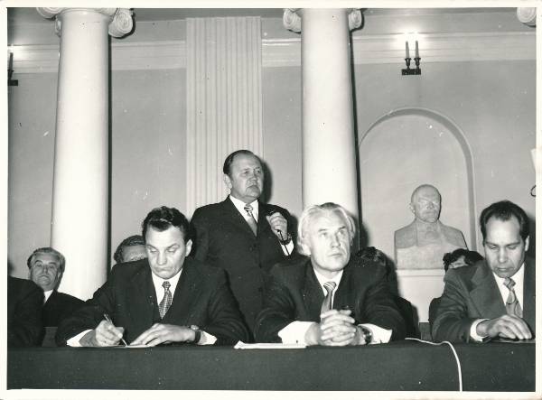 Pressikonverents TÜ aulas 1977a.