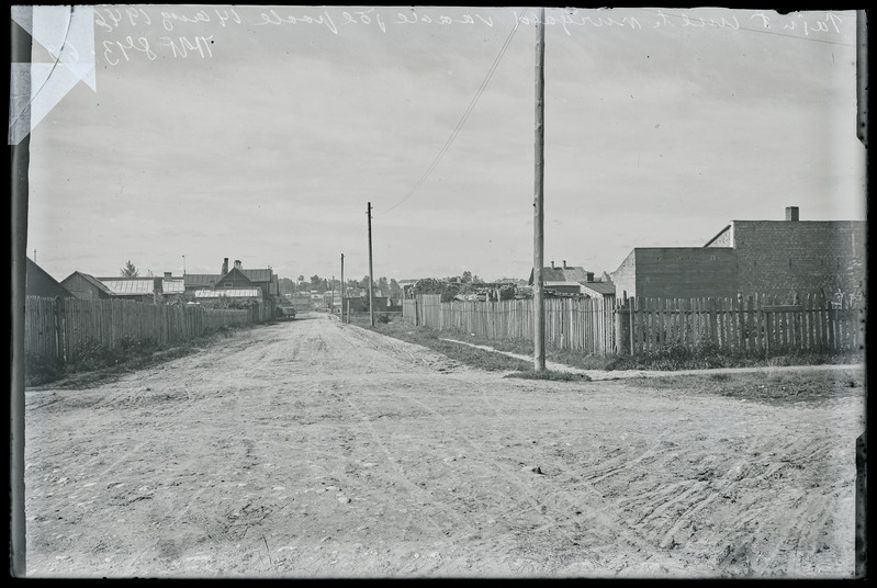 Klaasnegatiiv. Paju t, vaade Uue t nurgalt. Tartu, 1946.