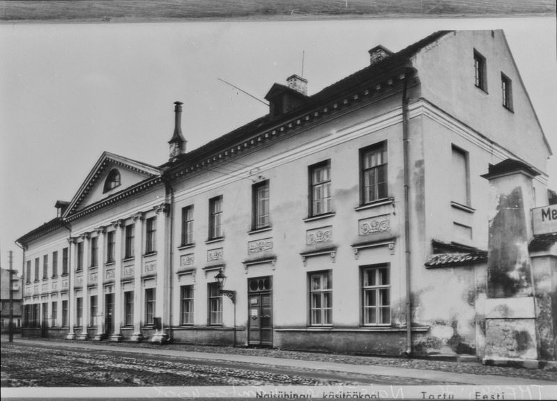 Filminegatiiv. Kaluri t: Naisühingu käsitöökool, hilisem linna laatsaret. Tartu, 1920-1930.