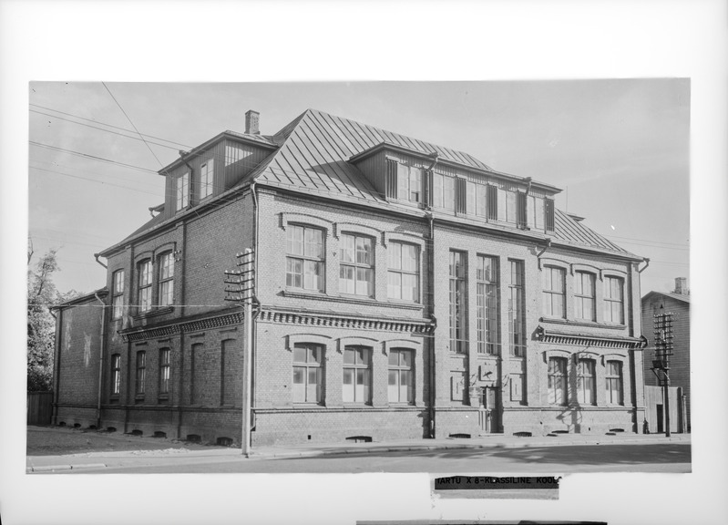 Filminegatiiv. Tartu 10. 8-klassiline kool (Vanemuise 48). Tartu, 1962.