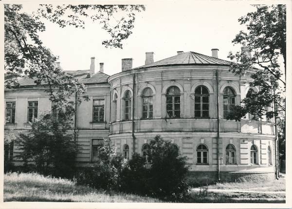 Uus anatoomikum Lutsu tn Tartus 1975a.