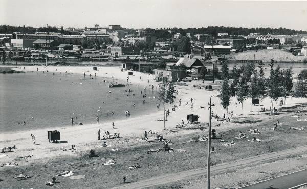 Tartu linnavaade. Anne kanal (sõudekanal). 1983.a.