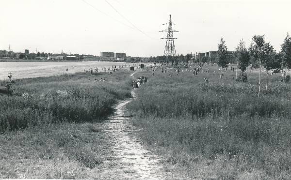 Tartu linnavaade. Anne kanal (sõudekanal). 1983.a.