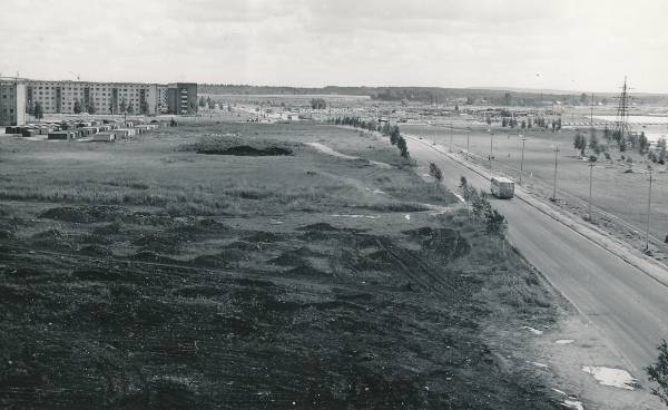 Tartu linnavaade. Annelinn, Pikk tn, paremal Sõpruse sild. 1983.a.