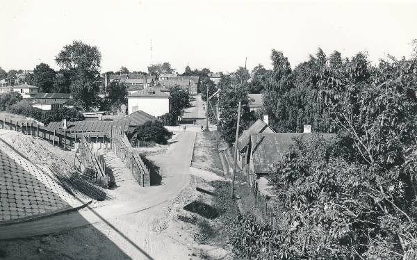 Tartu linnavaade. Jõe tn Sõpruse sillalt. 1983.a.