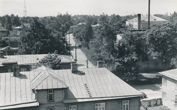 Tartu linnavaade. Saekoja ja Tähe tn ristmik, Purde tn 39 maja katuselt. 1983.a.