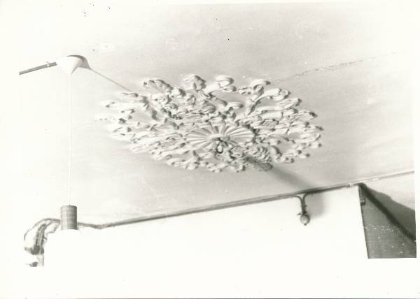 Karlova mõis Tartus. Rosett peahoone I korruse laes 1977a.