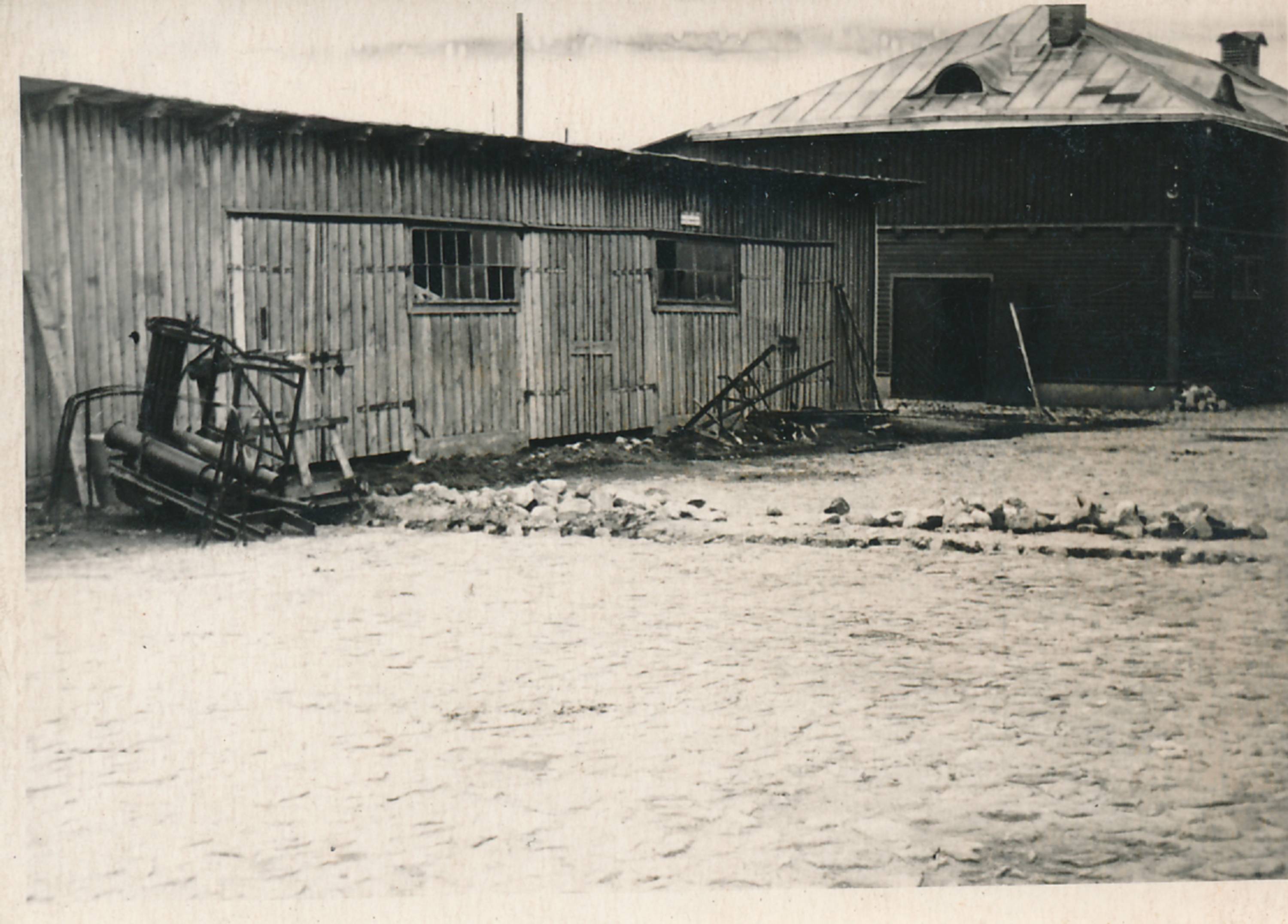 Tartu Lihakombinaat. Kombinaadi laod ja hobuste tall. 1948.a.
