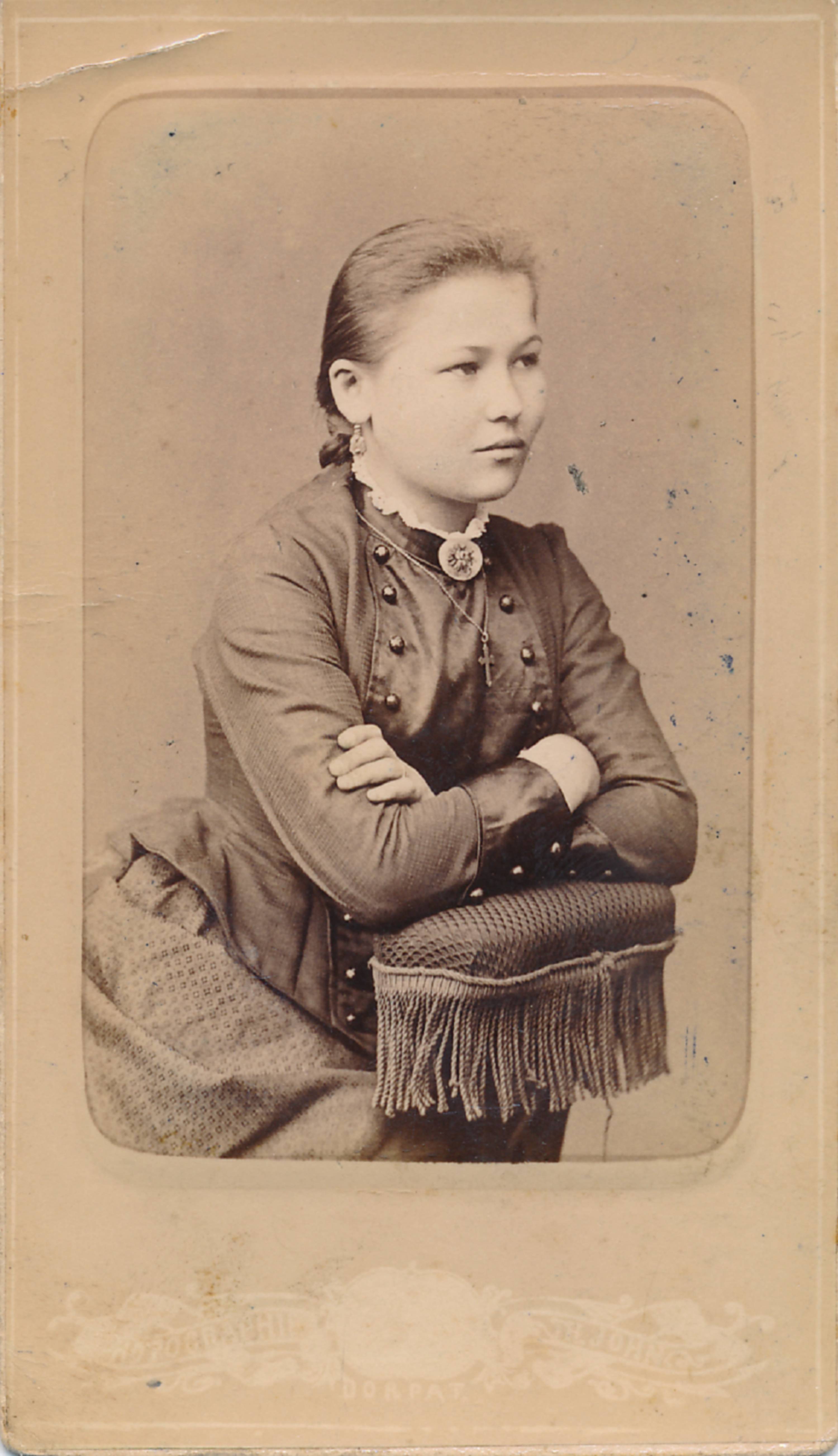 Portreefoto. Noor naine. 19.sajandi lõpus.