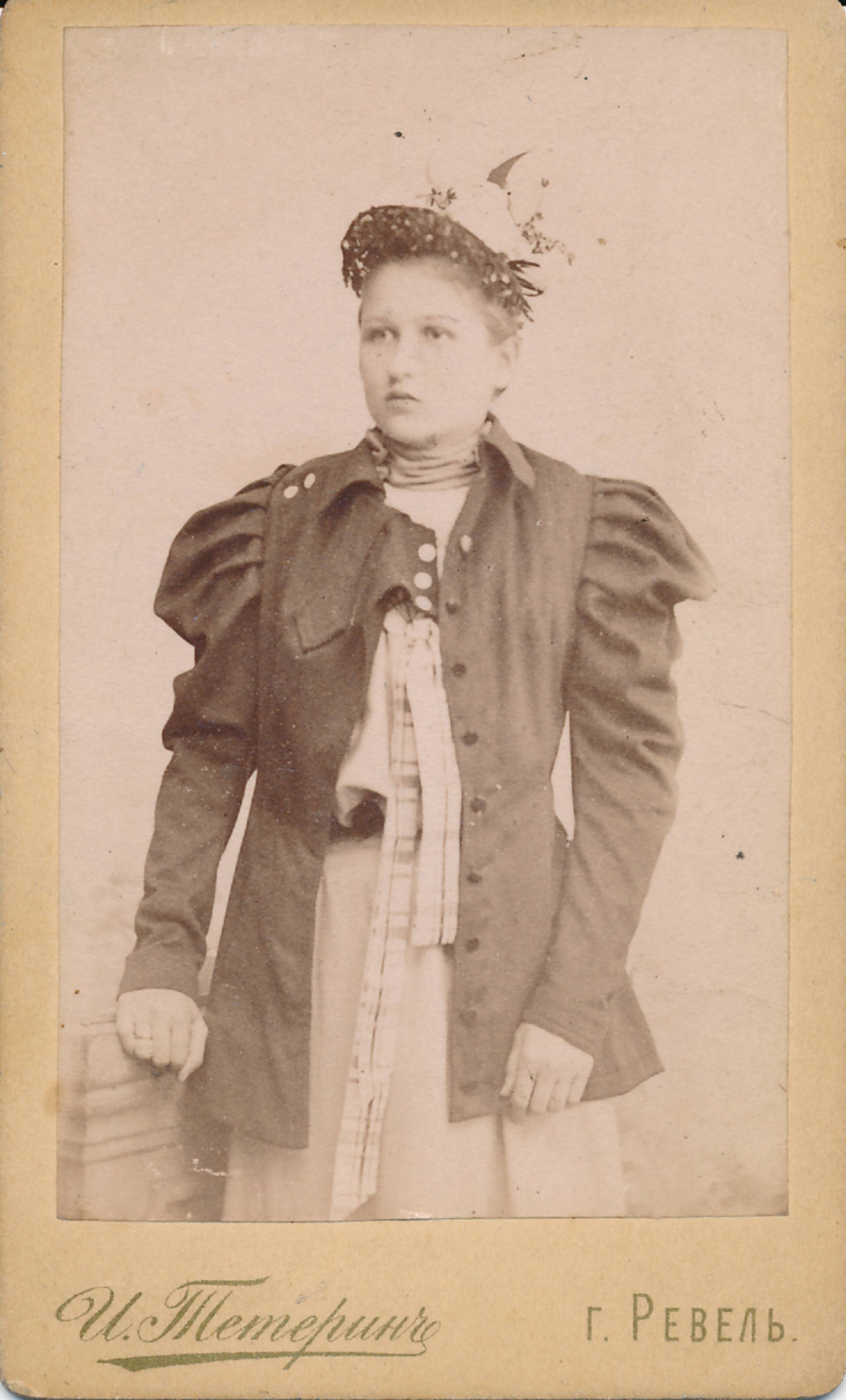 Portreefoto. Noor naine. Tallinn, 19.sajandi lõpus.
