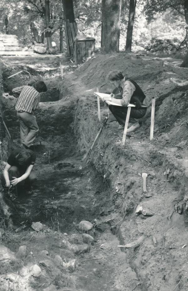 Arheoloogiline kaevamine Tartus 1979a. Kaevise keskosa, vaade ida suunas.