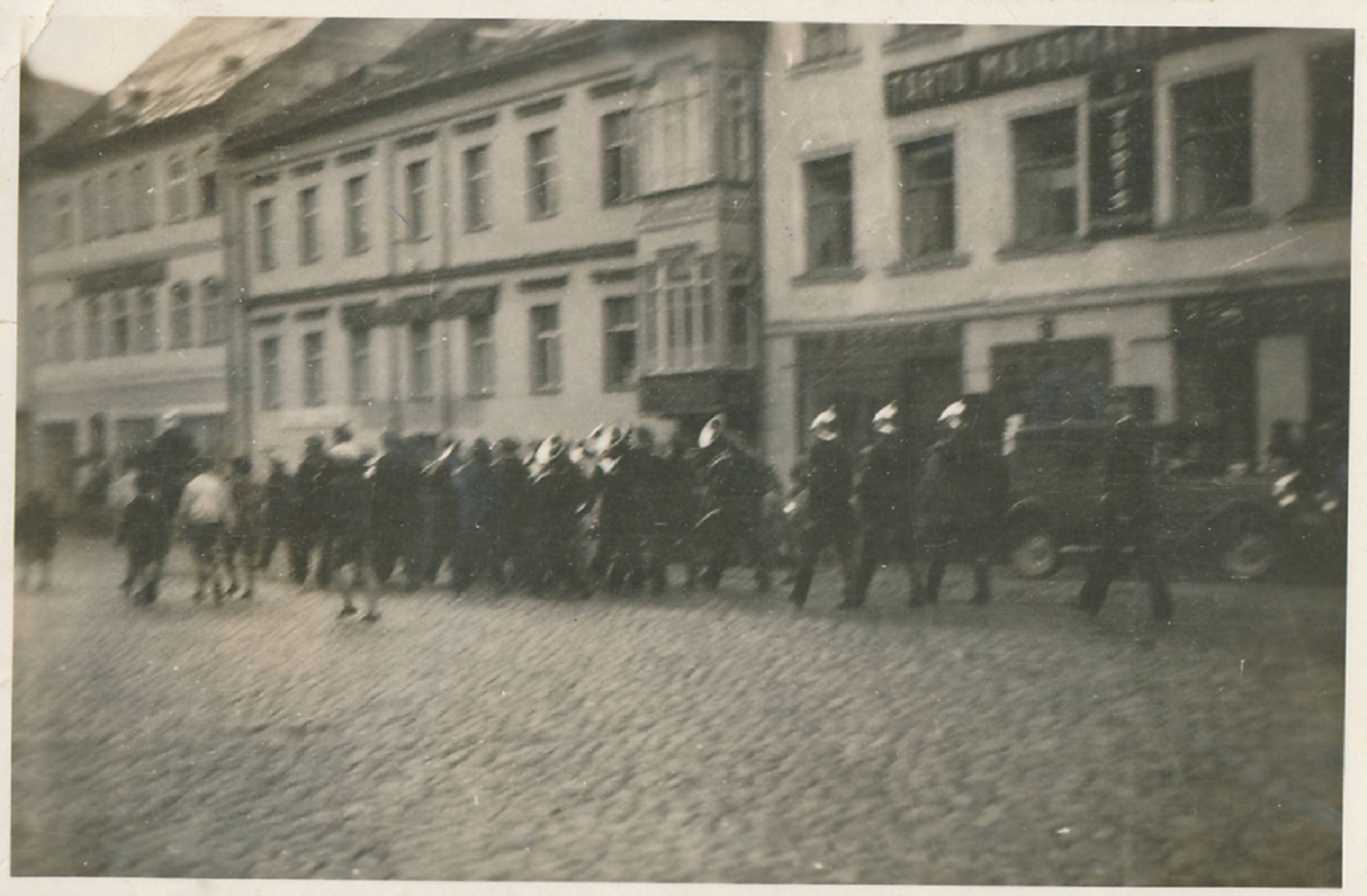 Tartu Linna Tuletõrje Ühing. Tuletõrje õppused raekoja platsil. 20. sajandi algus.