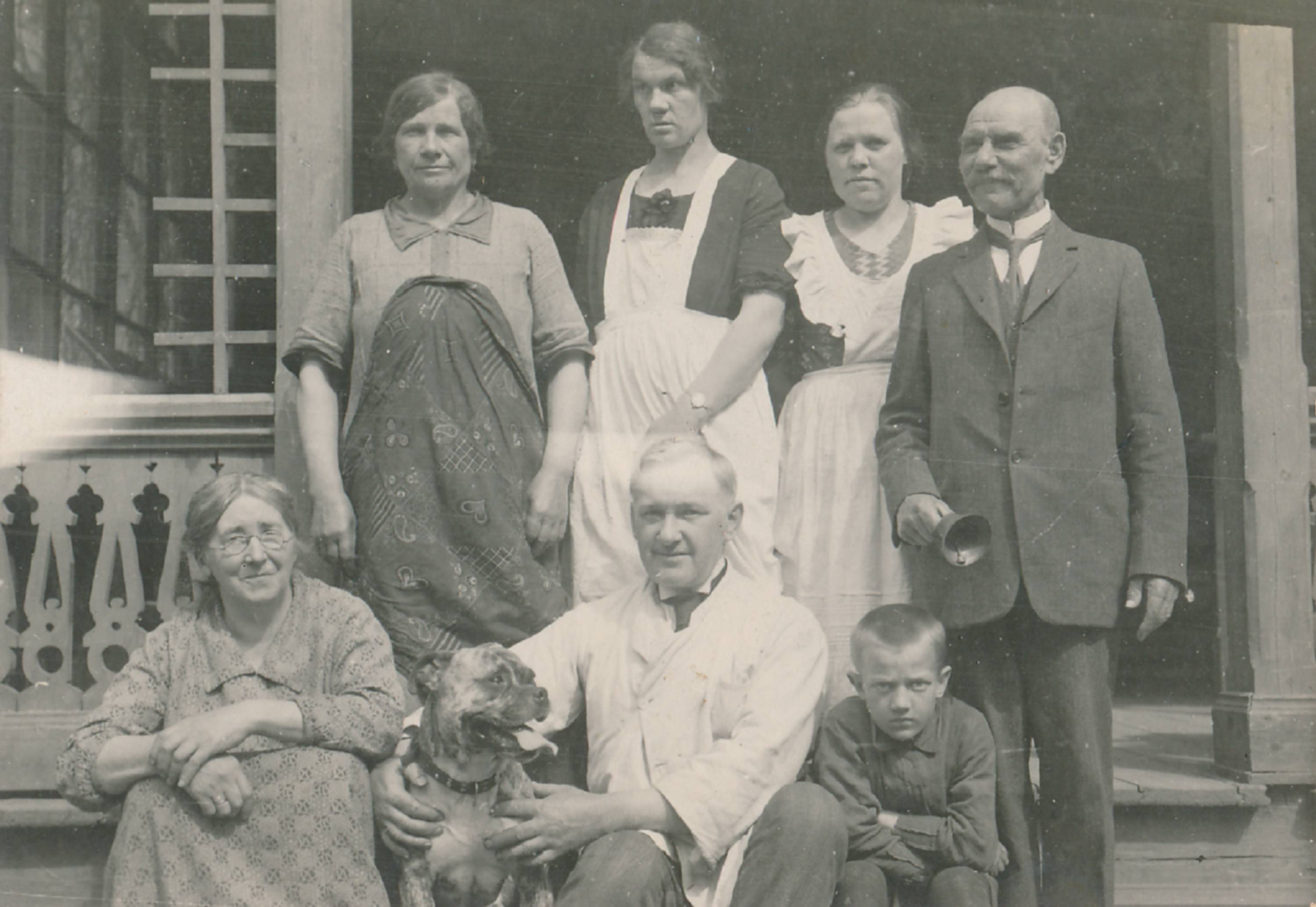 Grupifoto. Perekond kodanlikul ajal. 1930ndatel.