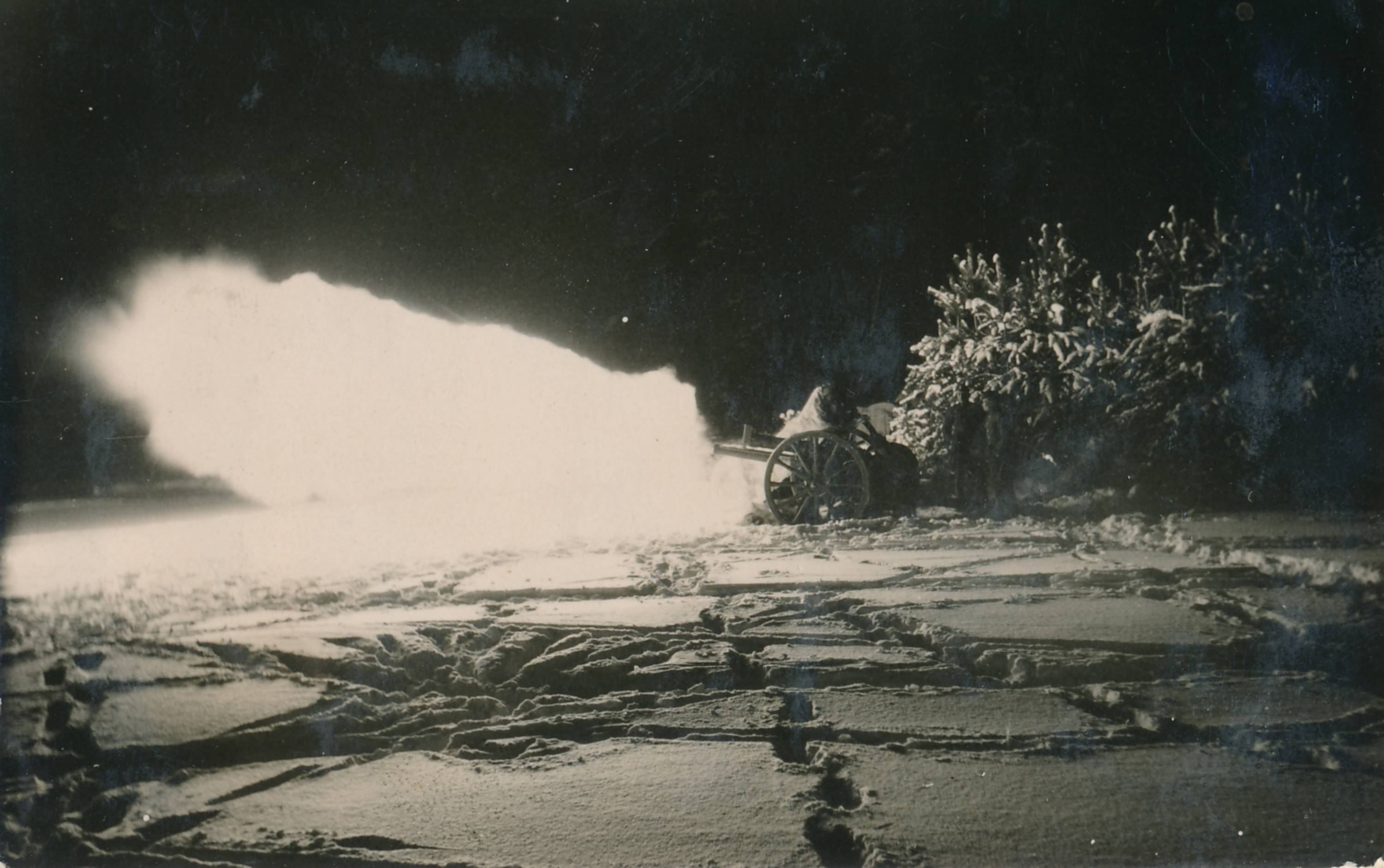 Tartu linnavaade. Sõjaväeõppused kodanlikul ajal. 1930ndatel.