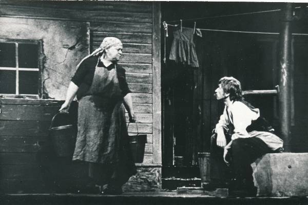 RAT "Vanemuine", "Tagahoovis" 1980a Kiievis, stseen lavastusest.