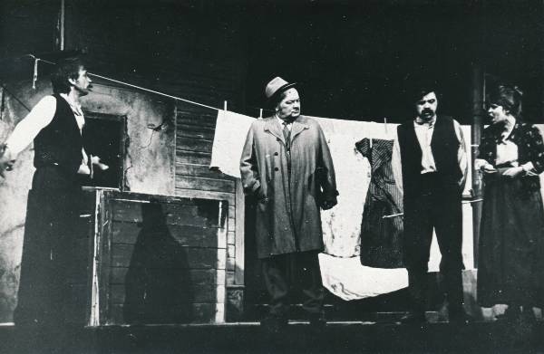 RAT "Vanemuine", "Tagahoovis" 1980a Kiievis, stseen lavastusest.