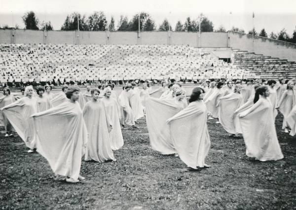 Tartu 950. juubel. Võimlemispidu Tähtvere lauluväljakul 1980a.